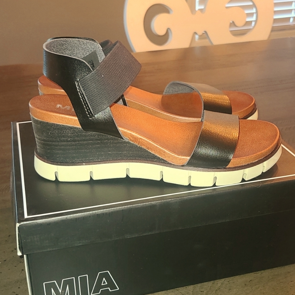 MIA Adley Sandals, black/tan, size 9